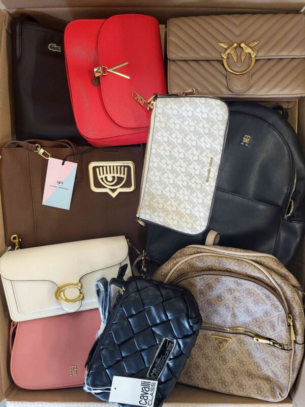 The picture shows a package with accessories in the category HC.