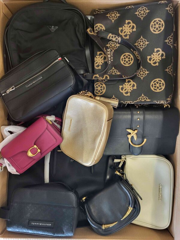 The picture shows a package with accessories in the category HC.