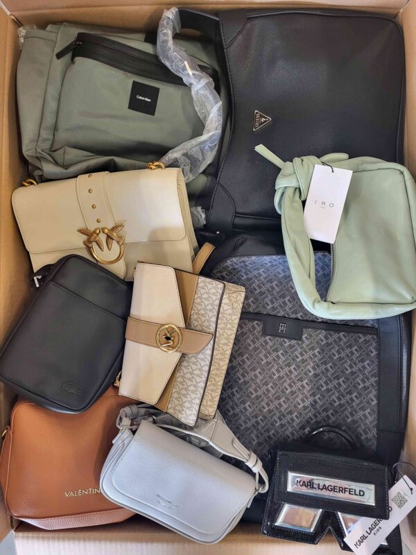The picture shows a package with accessories in the category HC.