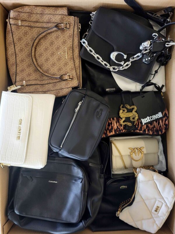 The picture shows a package with accessories in the category HC.