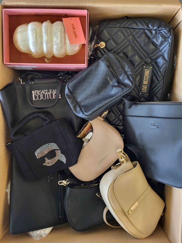 The picture shows a package with accessories in the category HC.