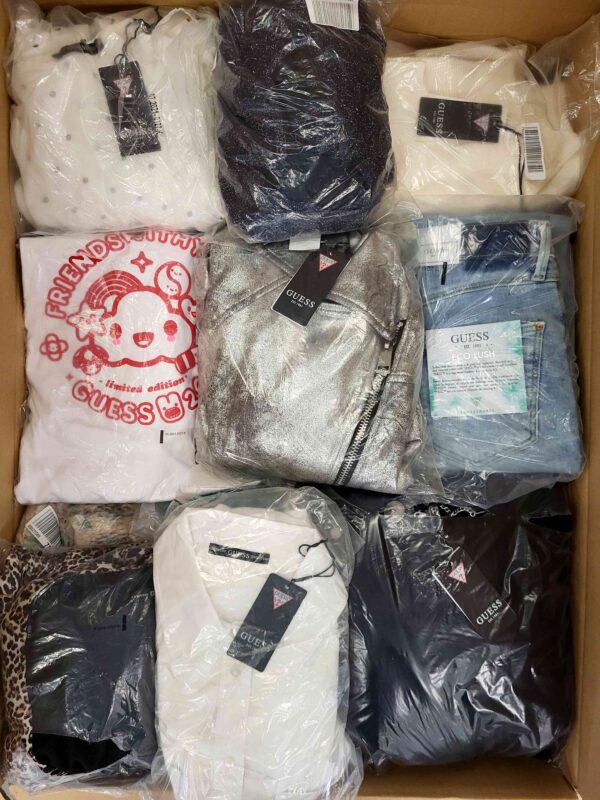 The photo shows a package with clothing in the category B.