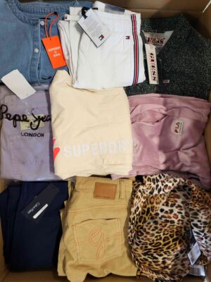 The photo shows a package with clothing in the category T.