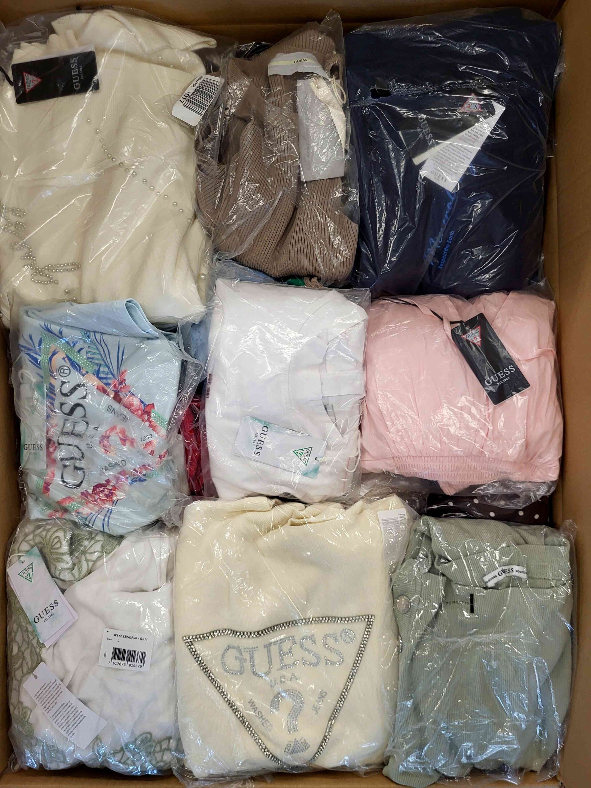 The photo shows a package with clothing in the category B.