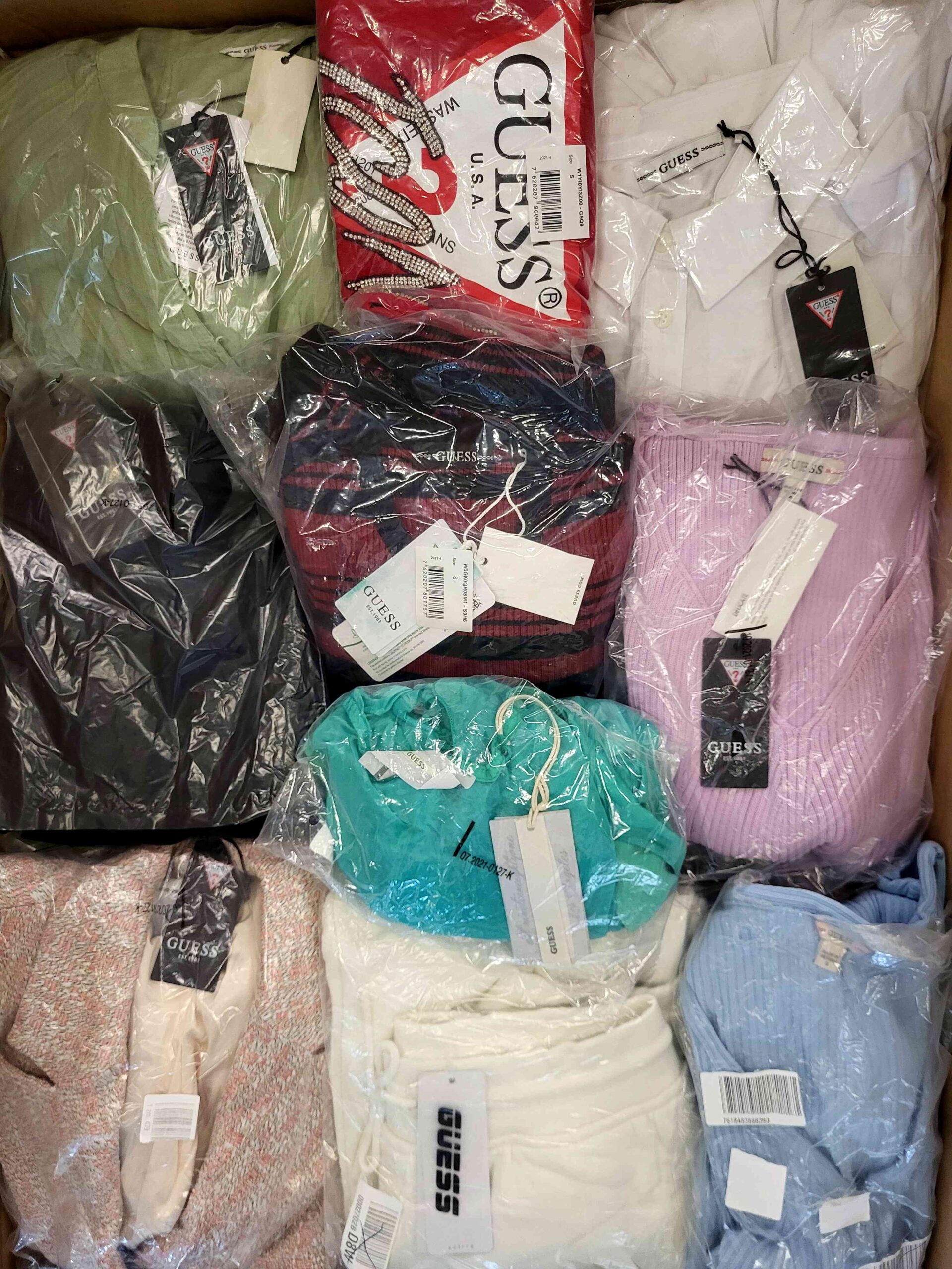 The photo shows a package with clothing in the category B.