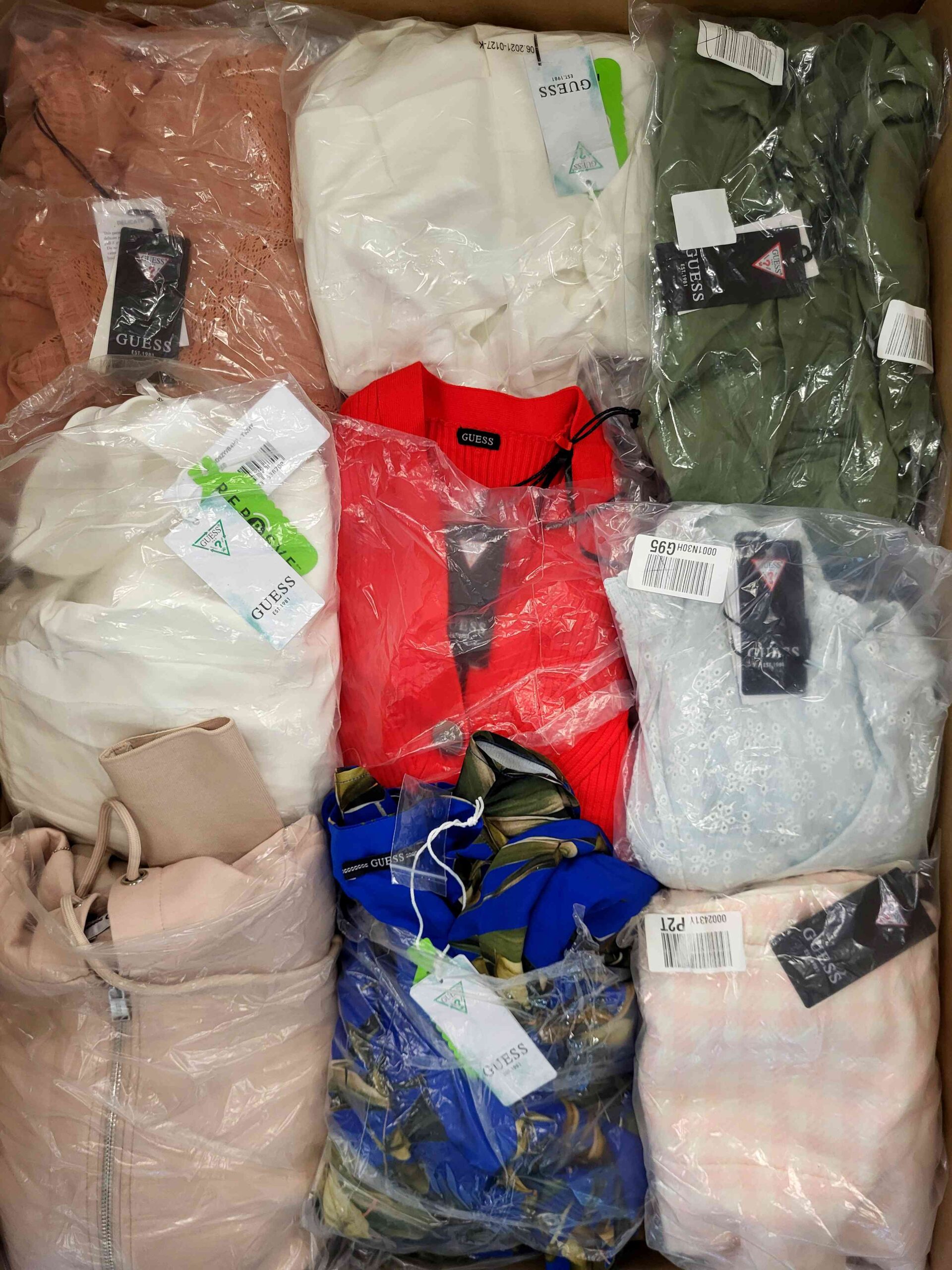 The photo shows a package with clothing in the category B.
