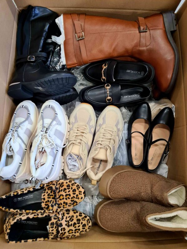 The photo shows a package with clothing in the category BPS.