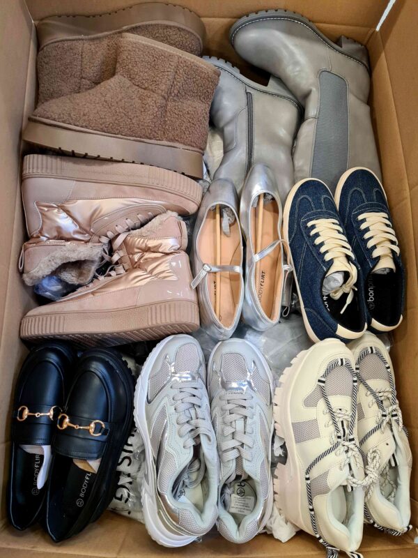 The photo shows a package with clothing in the category BPS.