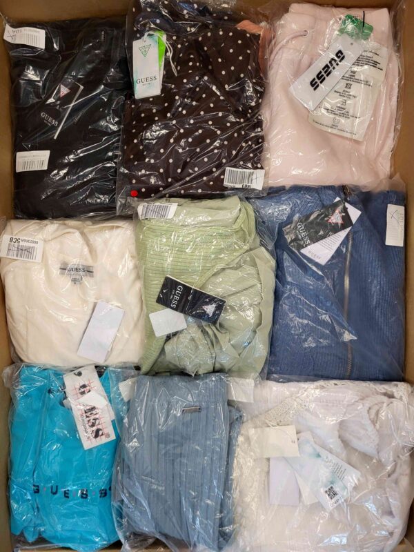 The photo shows a package with clothing in the category B.