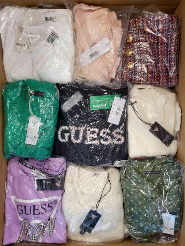 The photo shows a package with clothing in the category B.