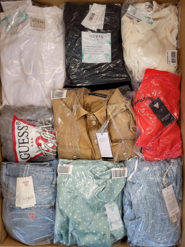 The photo shows a package with clothing in the category B.