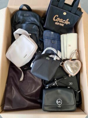 The picture shows a package with accessories in the category HD.