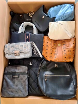 The picture shows a package with accessories in the category HD.