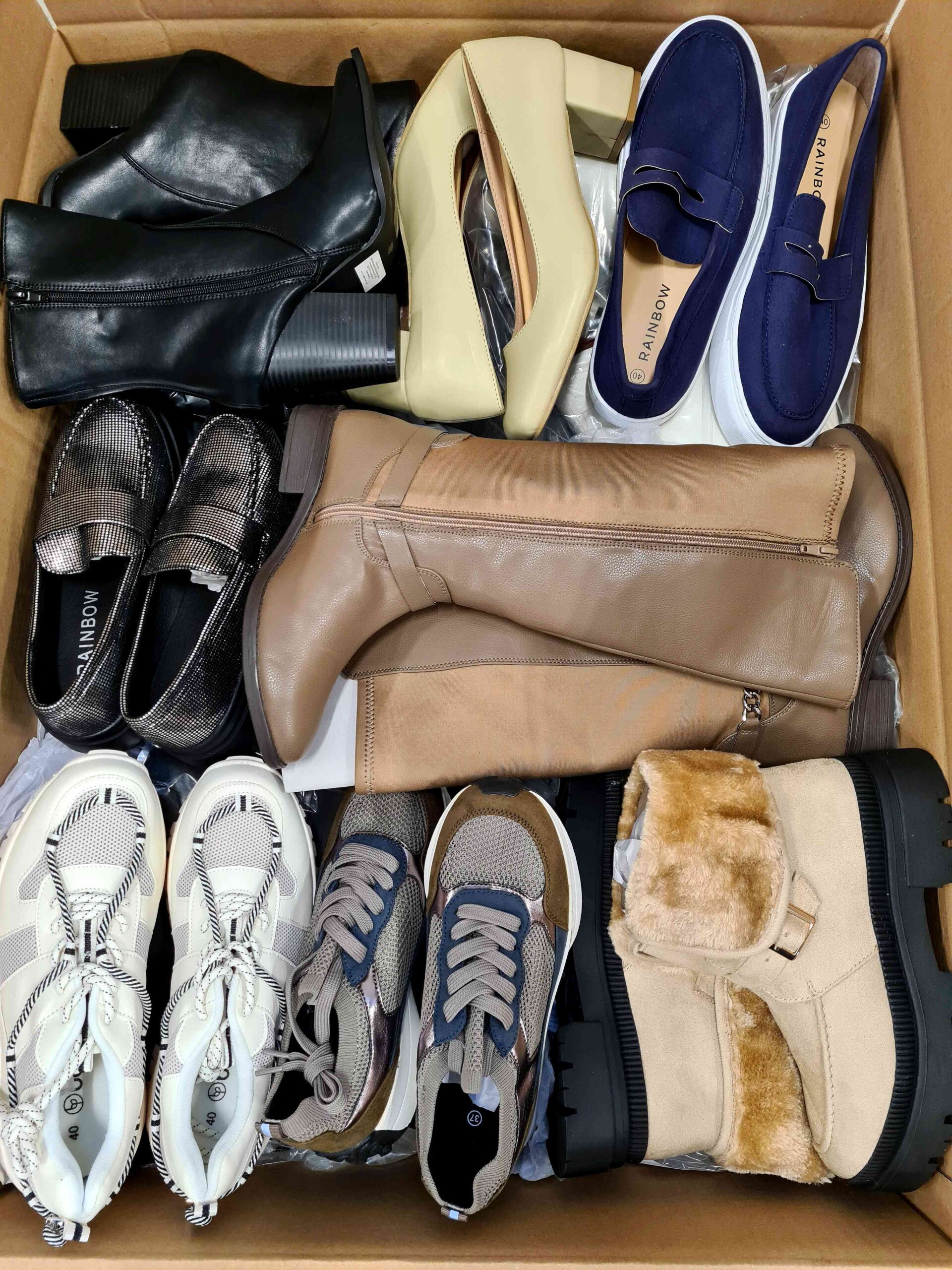 The photo shows a package with clothing in the category BPS.