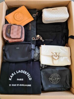 The picture shows a package with accessories in the category HD.