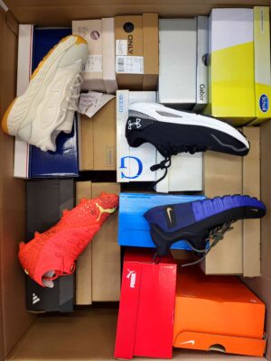 The photo shows a package with footwear in the category BS.