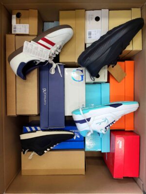 The photo shows a package with footwear in the category BS.