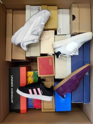 The photo shows a package with footwear in the category BS.