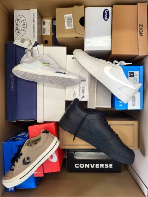 The photo shows a package with footwear in the category BS.