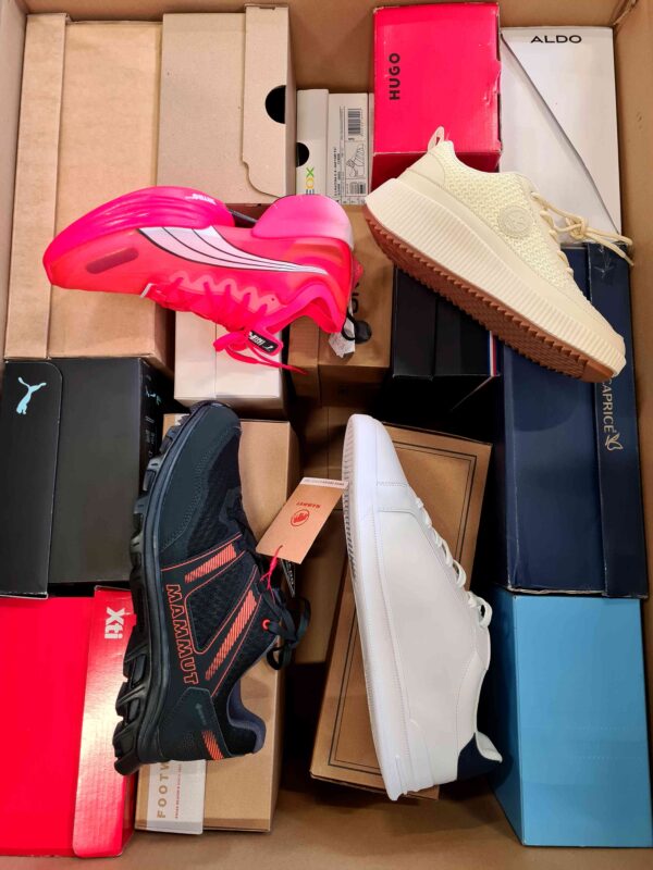 The photo shows a package with footwear in the category BS.