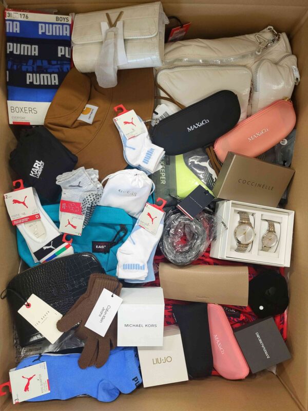 The picture shows a package with accessories in the category AA.