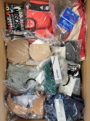 The photo shows a package with clothing in the category AU.