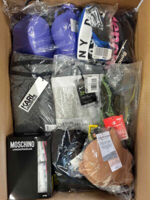 The photo shows a package with clothing in the category AU.
