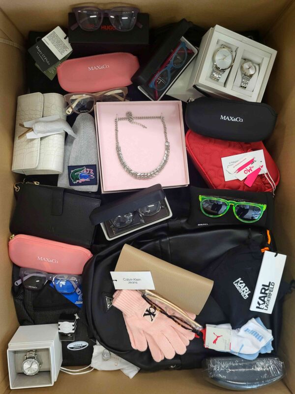 The picture shows a package with accessories in the category AA.