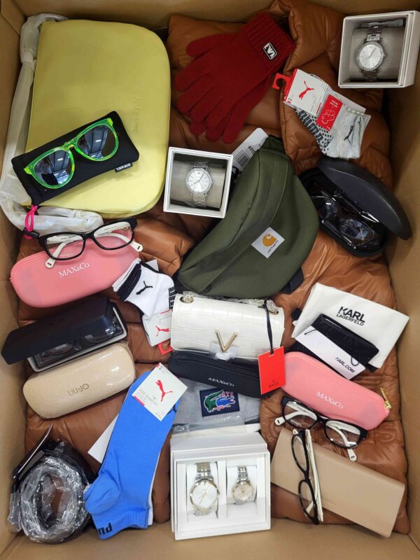 The picture shows a package with accessories in the category AA.