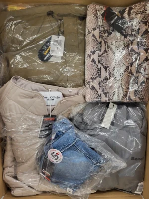 The photo shows a package with clothing in the category AJS.