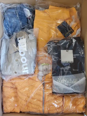 The photo shows a package with clothing in the category AJS.