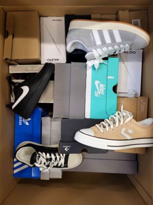 The photo shows a package with footwear in the category CS.