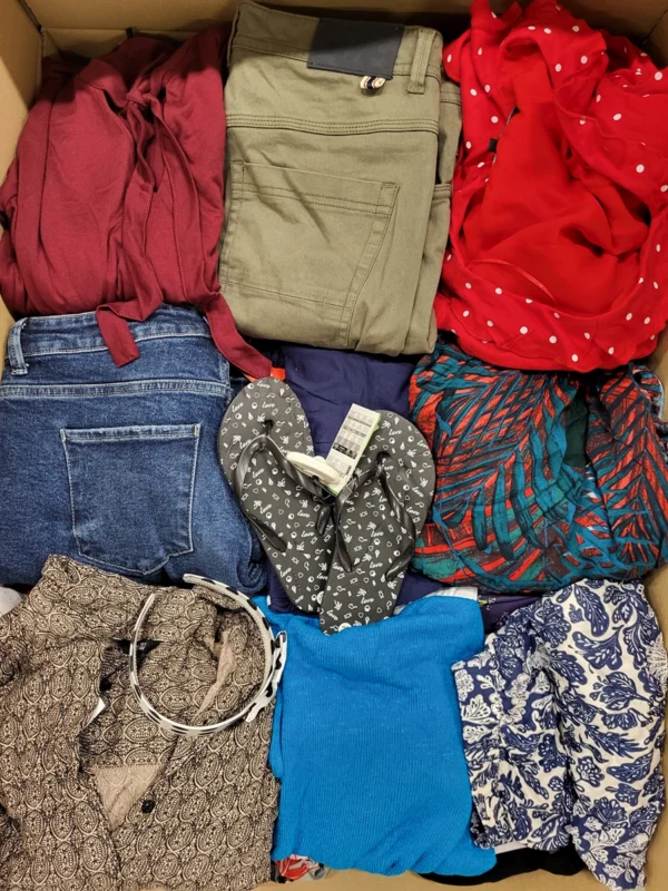 The photo shows a package with clothing in the category TSC.