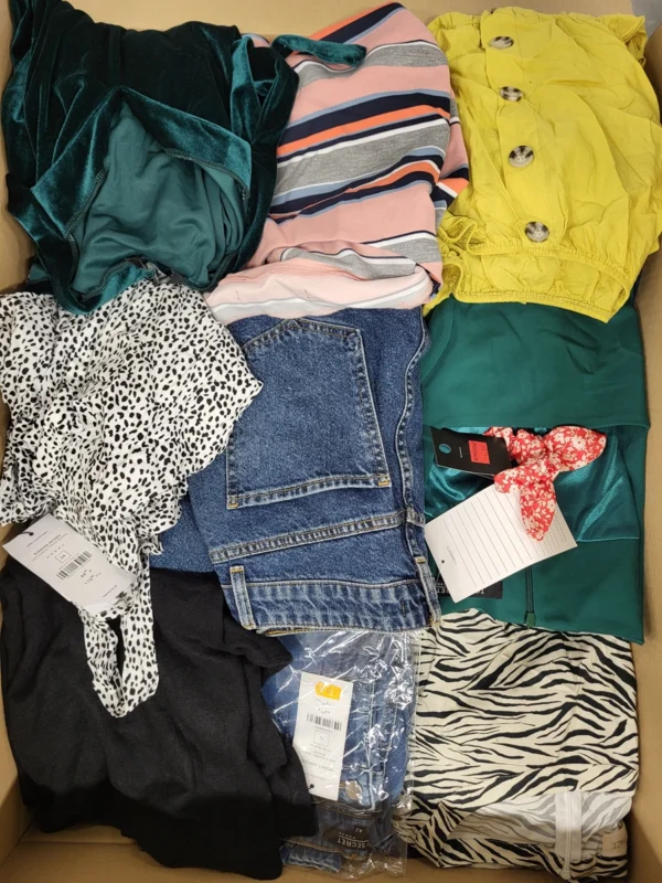 The photo shows a package with clothing in the category TSC.