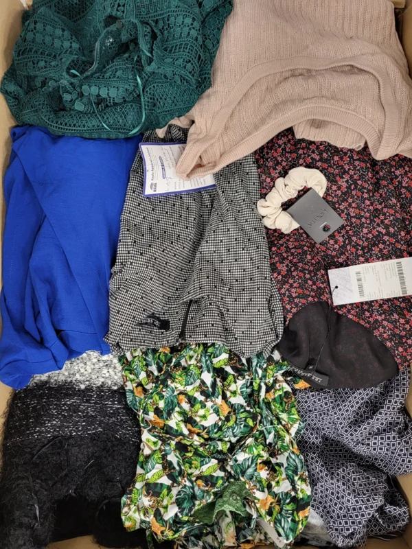 The photo shows a package with clothing in the category TSC.