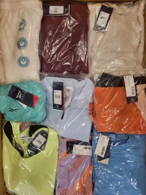 The photo shows a package with clothing in the category R.