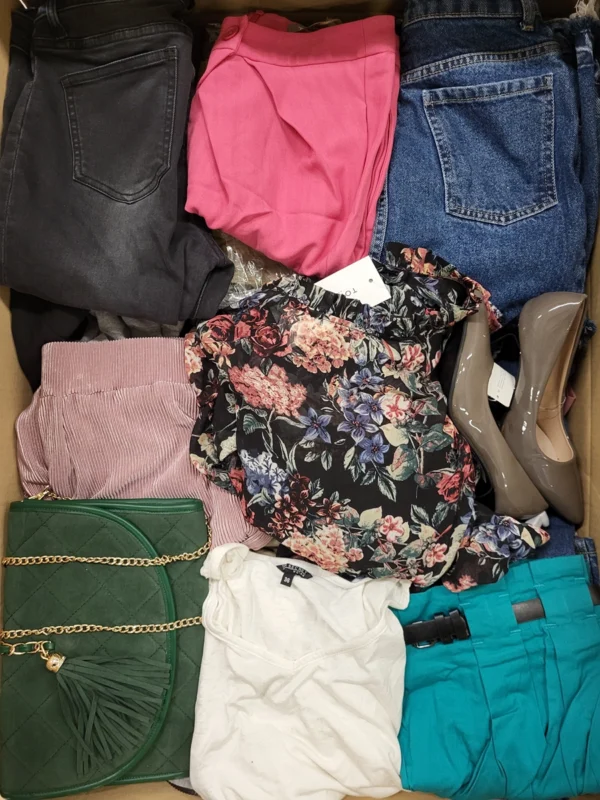 The photo shows a package with clothing in the category TSC.