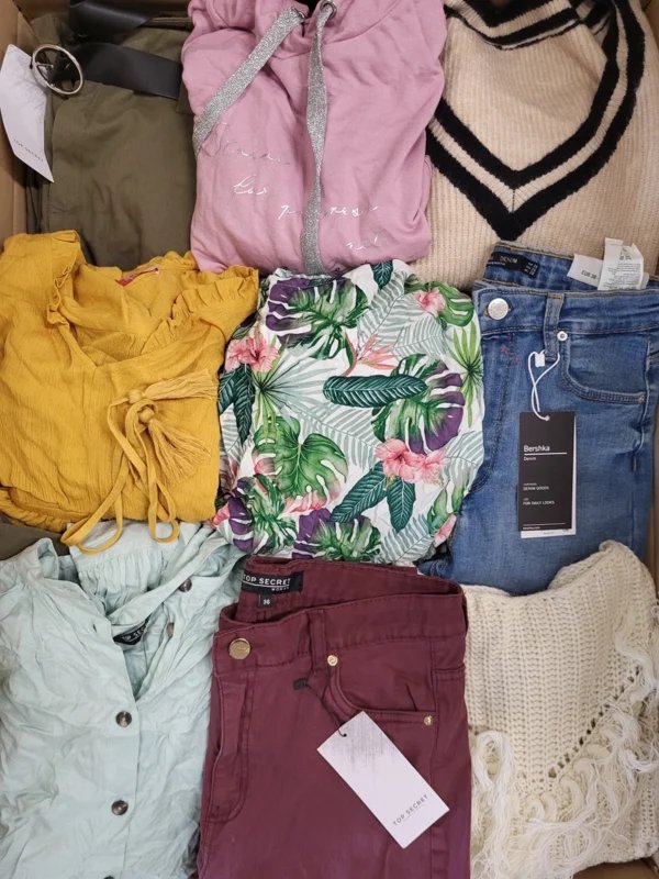 The photo shows a package with clothing in the category TSC.