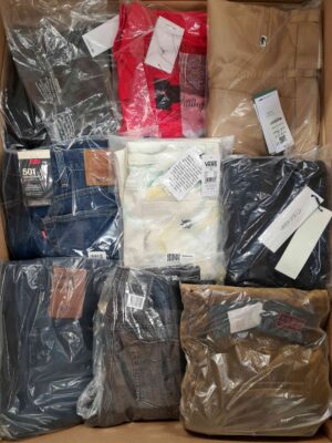 The photo shows a package with clothing in the category AM.