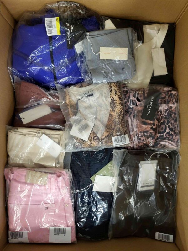 The photo shows a package with clothing in the category AP.