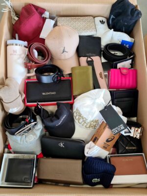 The picture shows a package with accessories in the category AC.