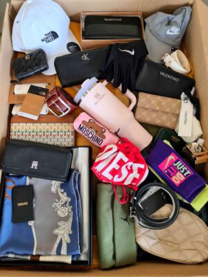 The picture shows a package with accessories in the category AC.
