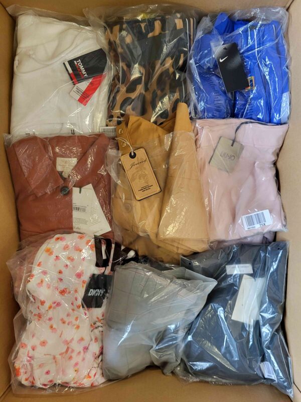 The photo shows a package with clothing in the category AP.