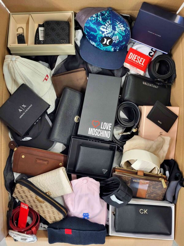 The picture shows a package with accessories in the category AC.