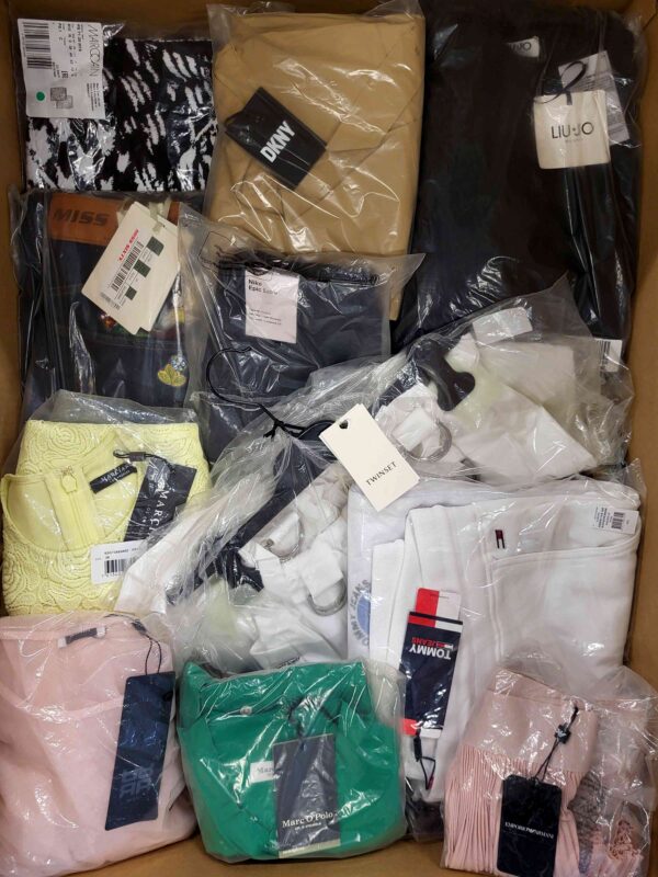 The photo shows a package with clothing in the category AP.