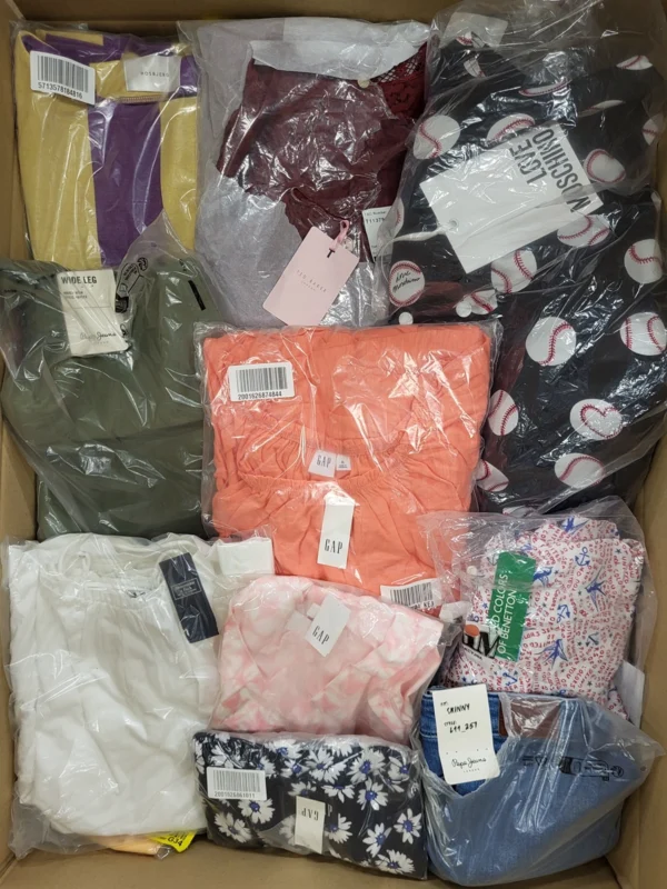 The photo shows a package with clothing in the category AW.