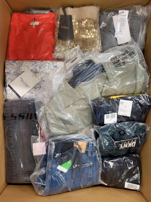 The photo shows a package with clothing in the category AP.