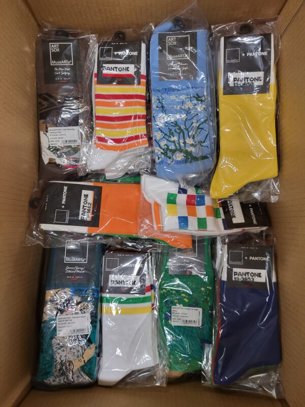 The picture shows a package with accessories in the category SA.
