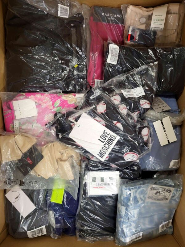 The photo shows a package with clothing in the category AP.