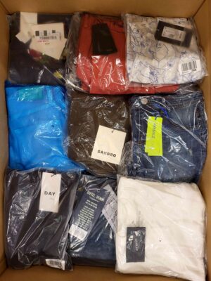The photo shows a package with clothing in the category AP.